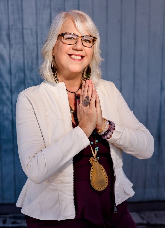 clarissa-feminine-fire-healing-hands-praying